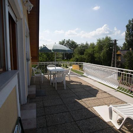 Hajas Familia Kiado Szobak Balatonmariafurdo Ngoại thất bức ảnh
