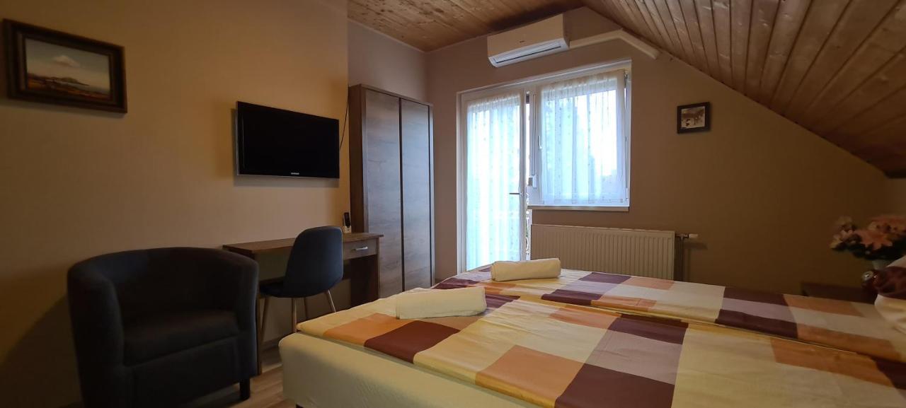 Hajas Familia Kiado Szobak Balatonmariafurdo Ngoại thất bức ảnh