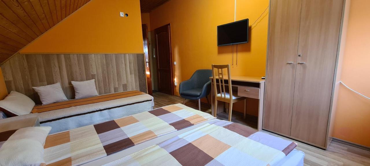Hajas Familia Kiado Szobak Balatonmariafurdo Ngoại thất bức ảnh