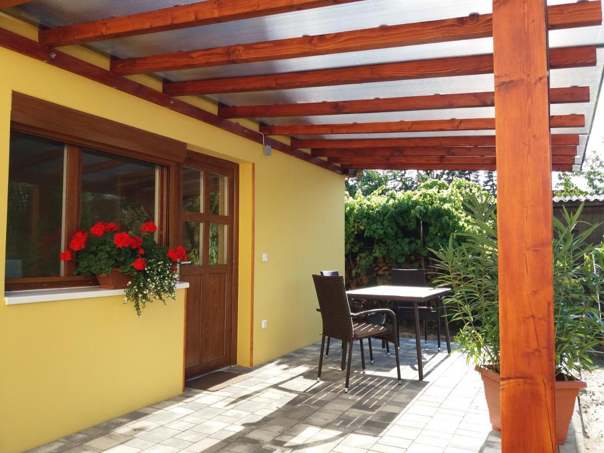 Hajas Familia Kiado Szobak Balatonmariafurdo Ngoại thất bức ảnh