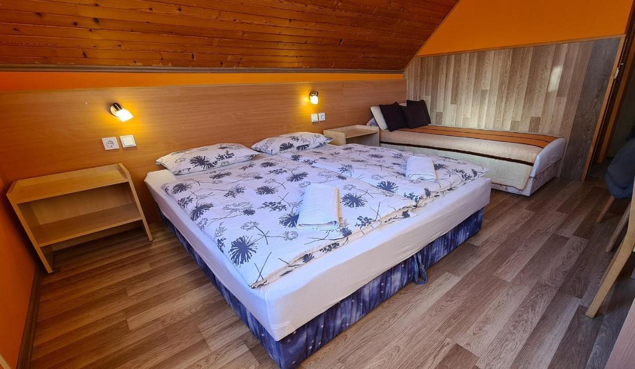 Hajas Familia Kiado Szobak Balatonmariafurdo Ngoại thất bức ảnh