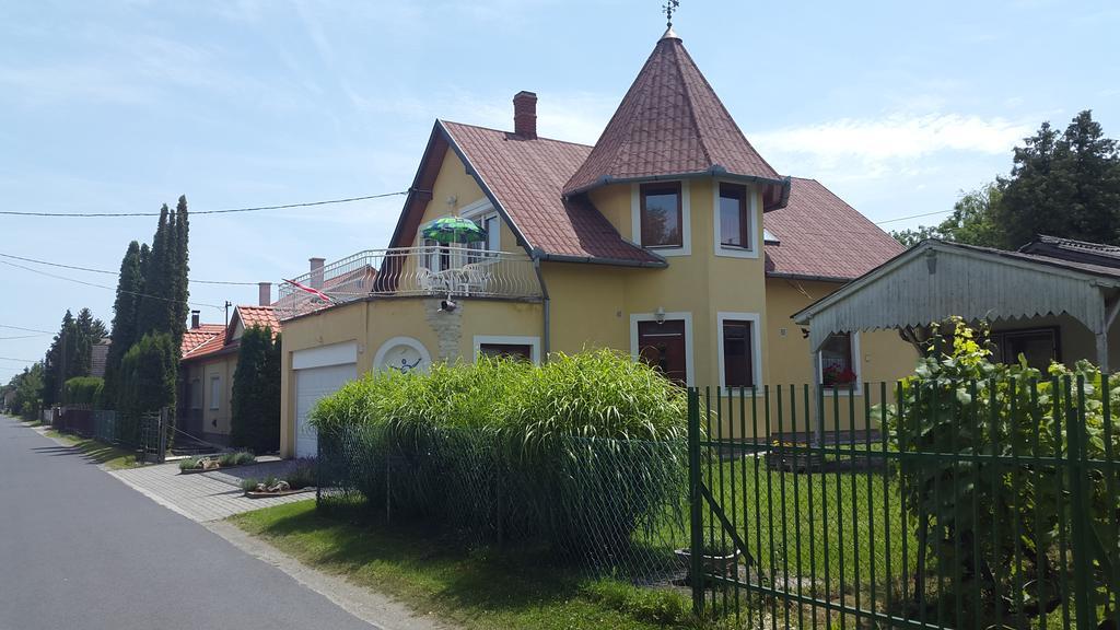 Hajas Familia Kiado Szobak Balatonmariafurdo Ngoại thất bức ảnh